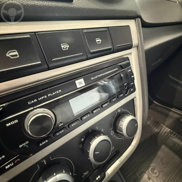 VOLKSWAGEN - VOYAGE 1.0 MI 8V FLEX 4P MANUAL - 2011/2012 - PRETA - R$ 35.900,00