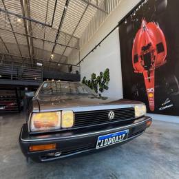 VOLKSWAGEN - SANTANA 2.0 GLS 8V 2P MANUAL - 1988/1989 - MARROM - R$ 40.000,00
