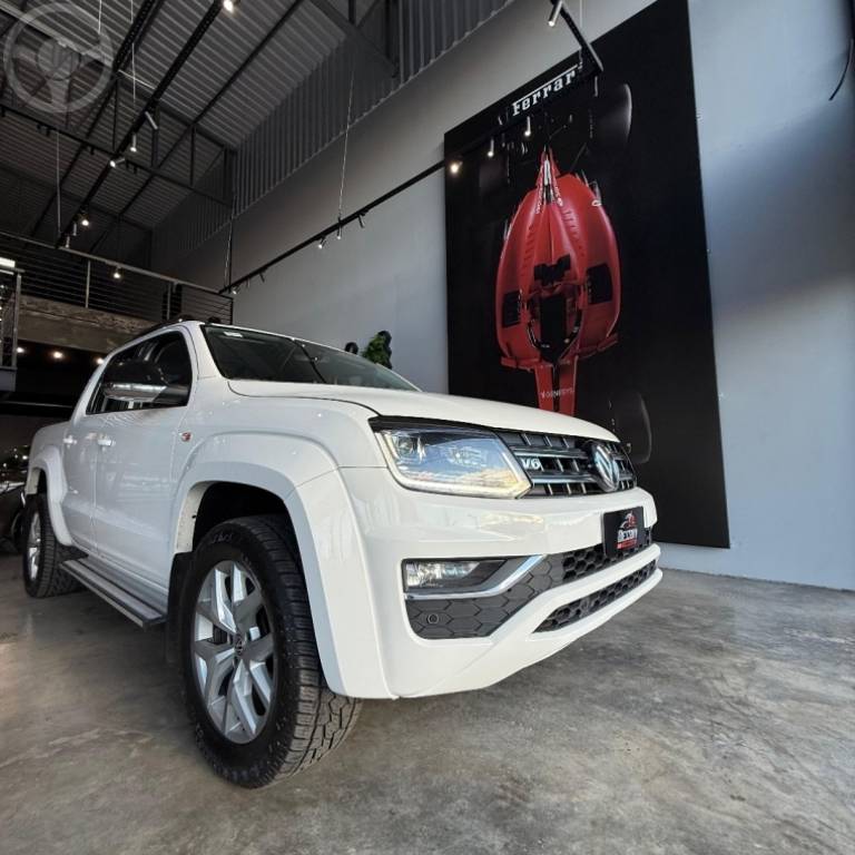 VOLKSWAGEN - AMAROK 3.0 V6 TDI HIGHLINE CD DIESEL 4MOTION AUTOMÁTICO - 2018/2019 - BRANCA - R$ 156.900,00