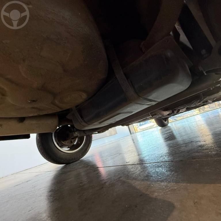 VOLKSWAGEN - SANTANA 2.0 GLS 8V 2P MANUAL - 1988/1989 - MARROM - R$ 40.000,00