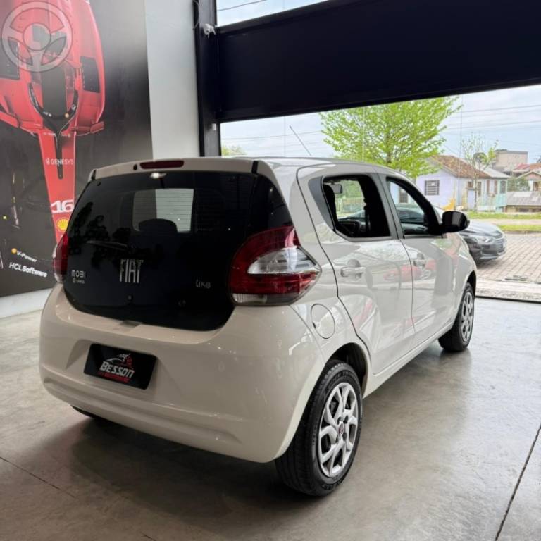 FIAT - MOBI 1.0 8V EVO FLEX LIKE. MANUAL - 2019/2020 - BRANCA - R$ 51.900,00