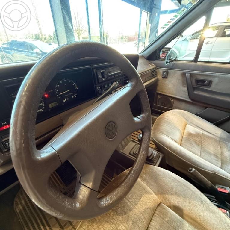 VOLKSWAGEN - SANTANA 2.0 GLS 8V 2P MANUAL - 1988/1989 - MARROM - R$ 35.900,00