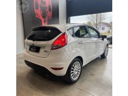 FORD - FIESTA 1.6 TITANIUM HATCH 16V FLEX 4P AUTOMÁTICO - 2014/2014 - BRANCA - R$ 47.900,00