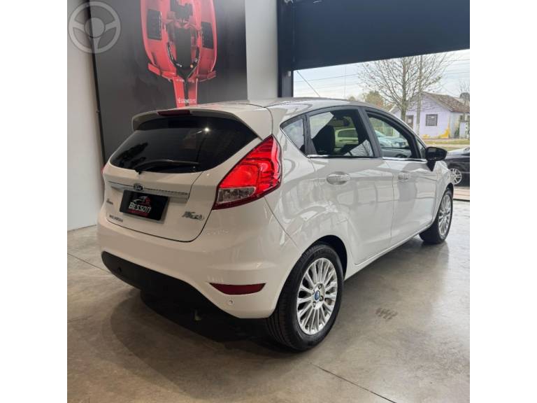 FORD - FIESTA 1.6 TITANIUM HATCH 16V FLEX 4P AUTOMÁTICO - 2014/2014 - BRANCA - R$ 47.900,00