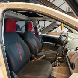 FIAT - PALIO 1.6 MPI SPORTING 16V FLEX 4P MANUAL - 2014/2015 - BRANCA - R$ 47.900,00