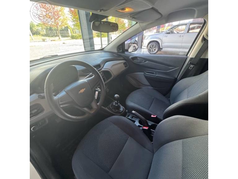 CHEVROLET - ONIX 1.0 MPFI JOY 8V FLEX 4P MANUAL - 2018/2018 - BRANCA - R$ 51.900,00