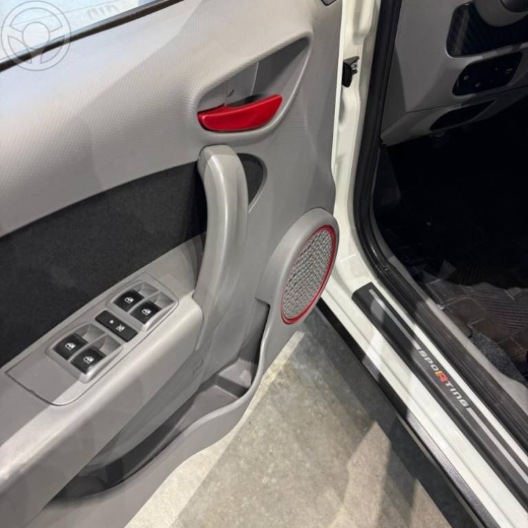 FIAT - PALIO 1.6 MPI SPORTING 16V FLEX 4P MANUAL - 2014/2015 - BRANCA - R$ 47.900,00