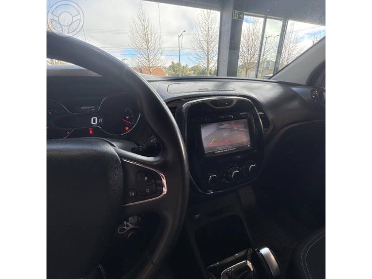 RENAULT - CAPTUR 1.6 16V FLEX ZEN AUTOMÁTICO - 2017/2018 - PRATA - R$ 79.900,00