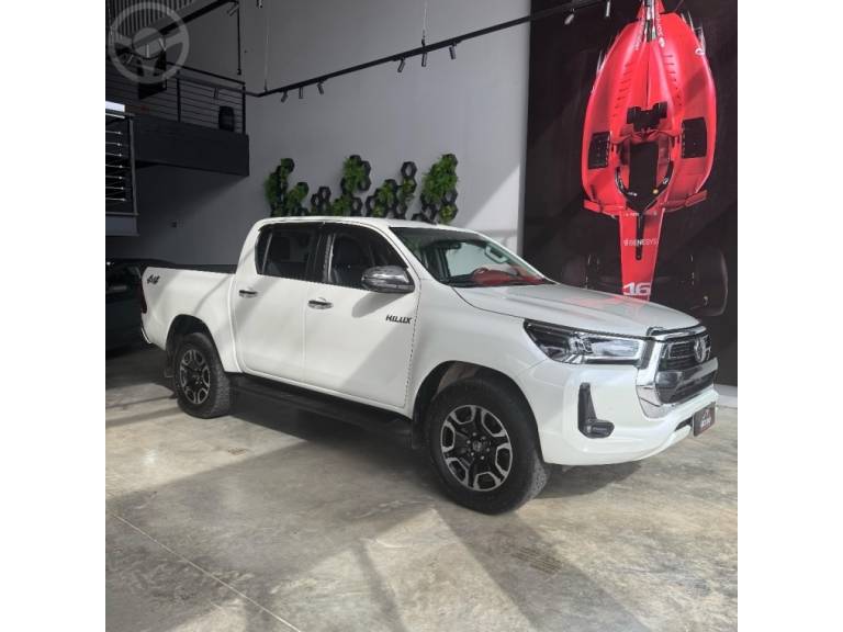 TOYOTA - HILUX 2.8 SRX 4X4 CD 16V DIESEL 4P AUTOMÁTICO - 2022/2022 - BRANCA - R$ 255.000,00