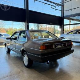VOLKSWAGEN - SANTANA 2.0 GLS 8V 2P MANUAL - 1988/1989 - MARROM - R$ 45.900,00