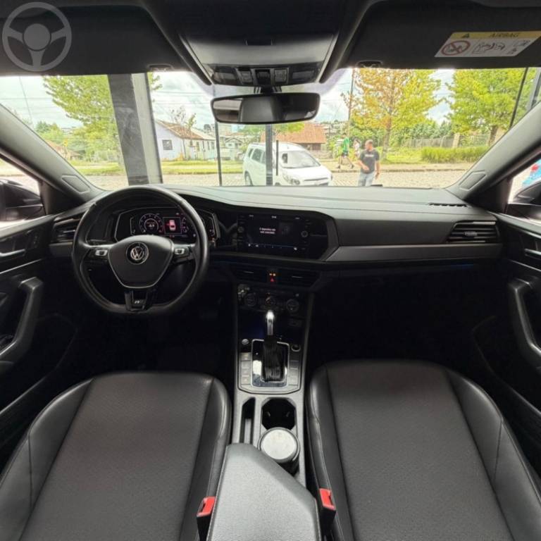 VOLKSWAGEN - JETTA 1.4 R-LINE 250 16V TSI FLEX 4P AUTOMÁTICO - 2020/2020 - PRATA - R$ 125.900,00