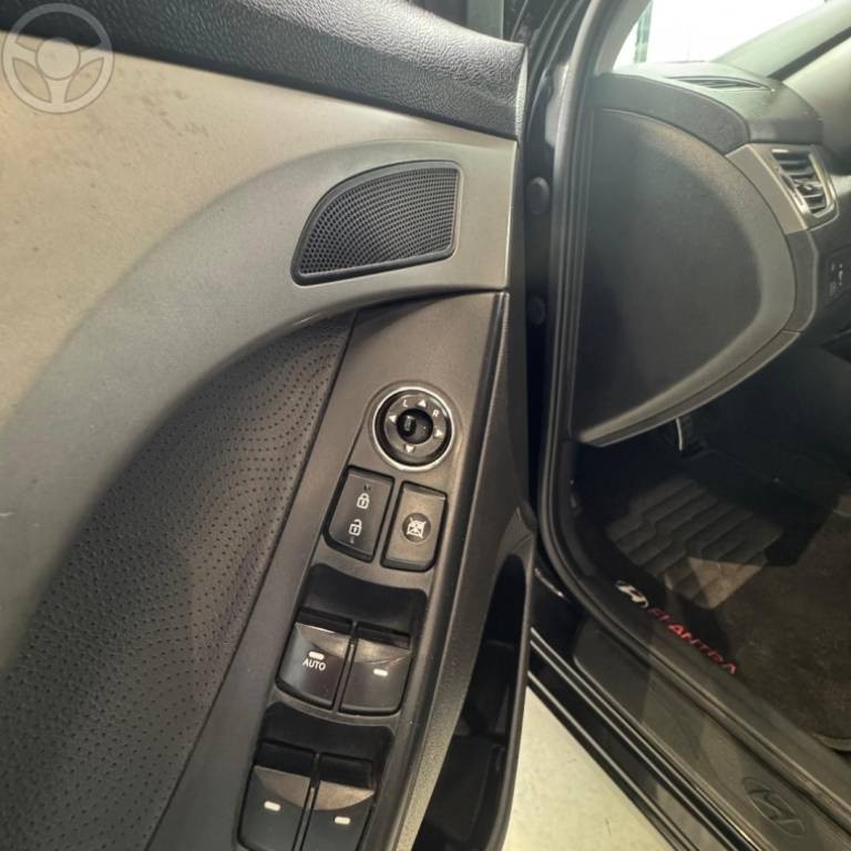 HYUNDAI - ELANTRA 1.8 GLS 16V 4P AUTOMÁTICO - 2012/2013 - PRETA - R$ 69.900,00