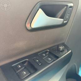 VOLKSWAGEN - FOX 1.6 MSI COMFORTLINE 8V FLEX 4P MANUAL - 2015/2015 - AZUL - R$ 47.900,00