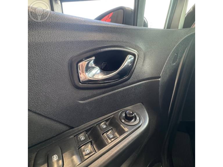 RENAULT - CAPTUR 1.6 16V FLEX ZEN AUTOMÁTICO - 2017/2018 - PRATA - R$ 79.900,00