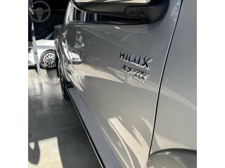 TOYOTA - HILUX 2.7 SRV 4X4 CD 16V FLEX 4P AUTOMÁTICO - 2014/2014 - PRATA - R$ 125.000,00