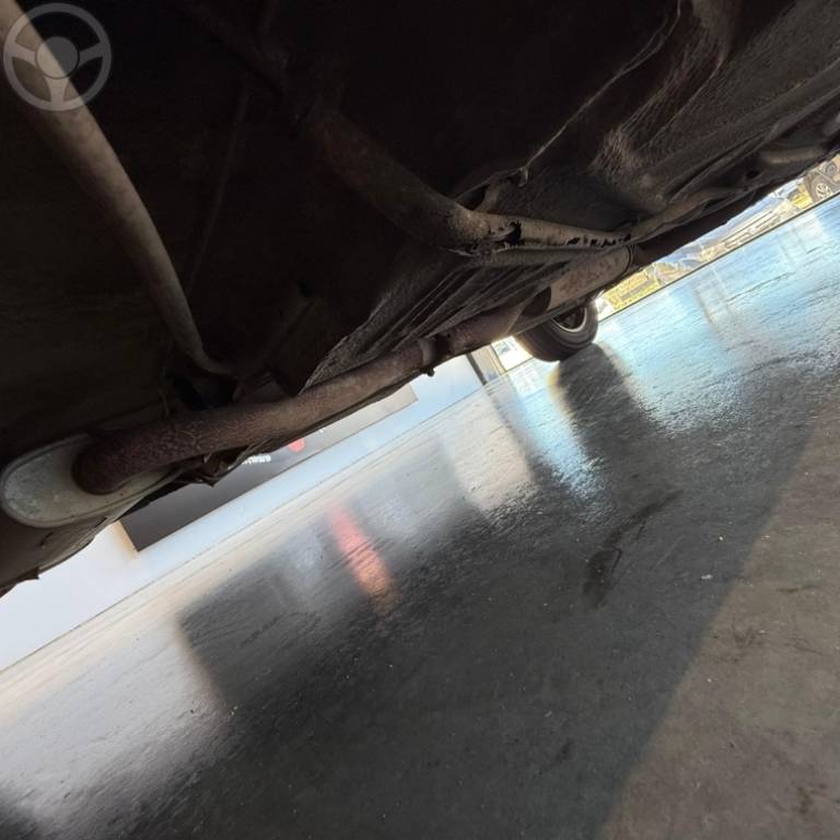 VOLKSWAGEN - SANTANA 2.0 GLS 8V 2P MANUAL - 1988/1989 - MARROM - R$ 35.900,00