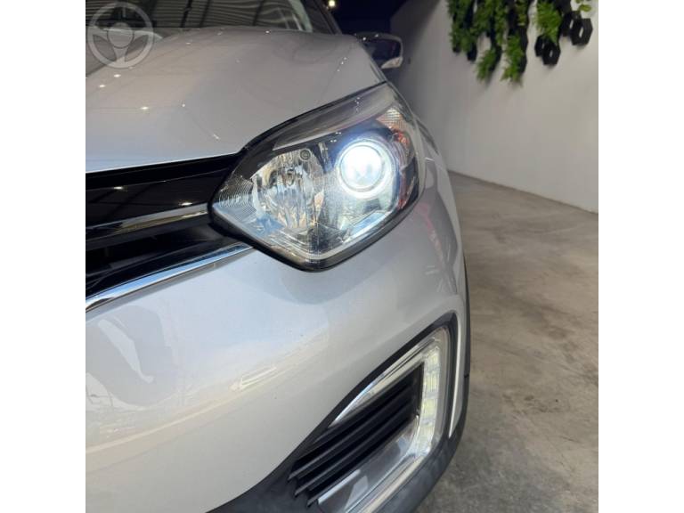 RENAULT - CAPTUR 1.6 16V FLEX ZEN AUTOMÁTICO - 2017/2018 - PRATA - R$ 79.900,00