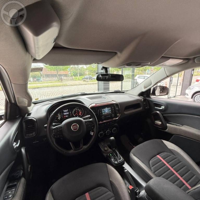 FIAT - TORO 1.8 16V EVO FLEX FREEDOM AUTOMÁTICO - 2018/2019 - BRANCA - R$ 95.900,00