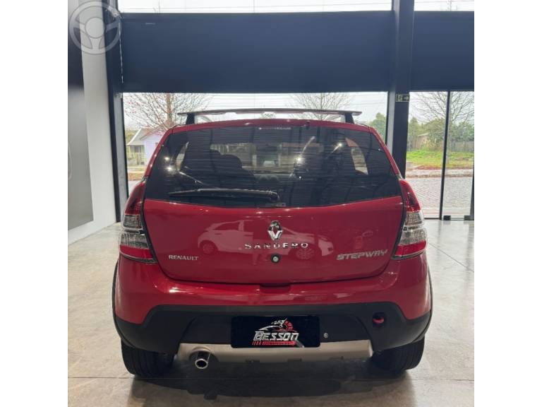 RENAULT - SANDERO 1.6 STEPWAY 16V FLEX 4P MANUAL - 2011/2012 - VERMELHA - R$ 41.900,00