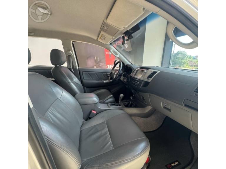 TOYOTA - HILUX 2.7 SRV 4X4 CD 16V FLEX 4P AUTOMÁTICO - 2014/2014 - PRATA - R$ 125.000,00