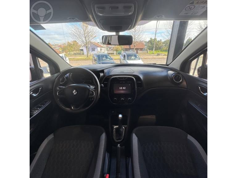 RENAULT - CAPTUR 1.6 16V FLEX ZEN AUTOMÁTICO - 2017/2018 - PRATA - R$ 79.900,00