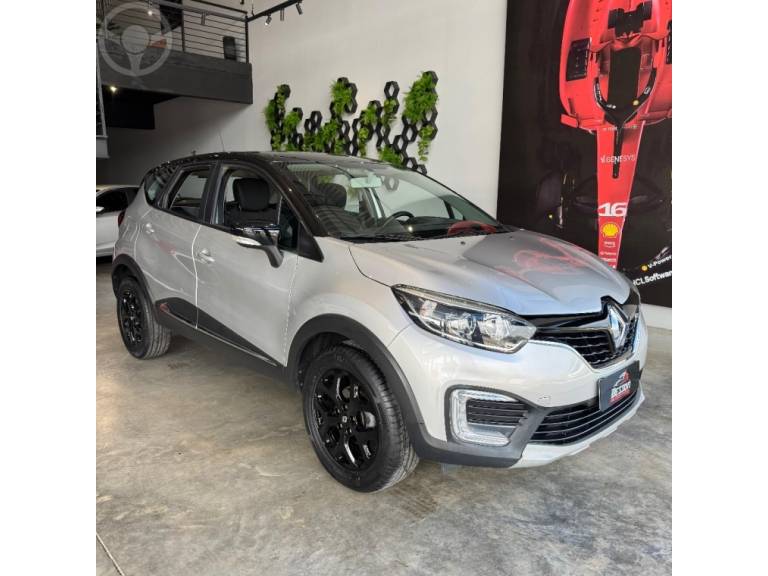 RENAULT - CAPTUR 1.6 16V FLEX ZEN AUTOMÁTICO - 2017/2018 - PRATA - R$ 79.900,00