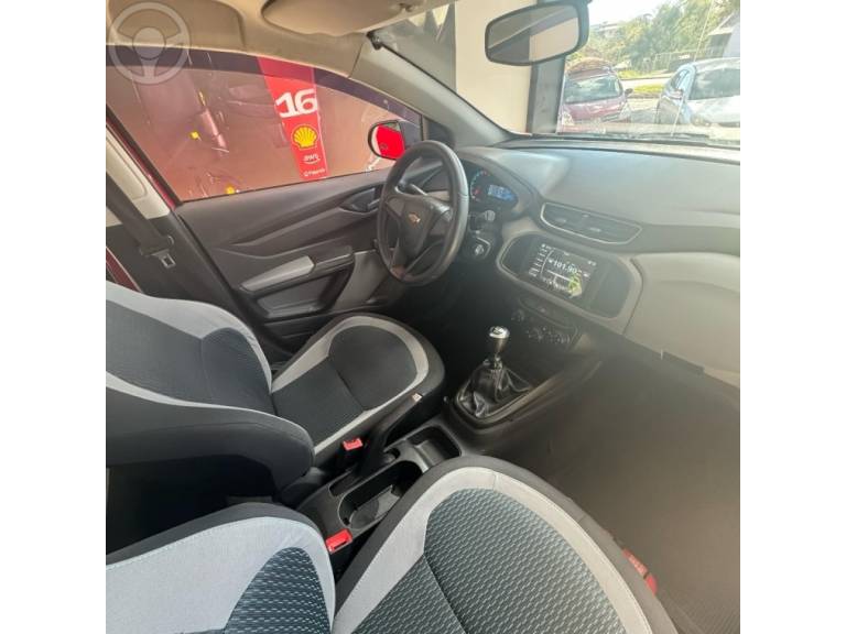 CHEVROLET - ONIX 1.0 MPFI LS 8V FLEX 4P MANUAL - 2015/2016 - VERMELHA - R$ 49.900,00