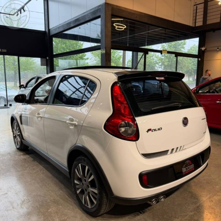 FIAT - PALIO 1.6 MPI SPORTING 16V FLEX 4P MANUAL - 2014/2015 - BRANCA - R$ 47.900,00