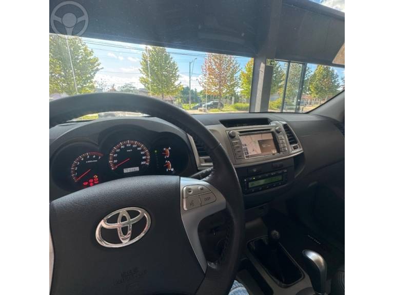 TOYOTA - HILUX 2.7 SRV 4X4 CD 16V FLEX 4P AUTOMÁTICO - 2014/2014 - PRATA - R$ 125.000,00