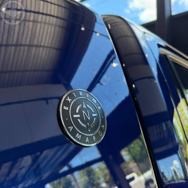 VOLKSWAGEN - AMAROK 3.0 V6 EXTREME CD DIESEL 4X4 AT 4P AUTOMÁTICO - 2023/2024 - AZUL - R$ 268.900,00