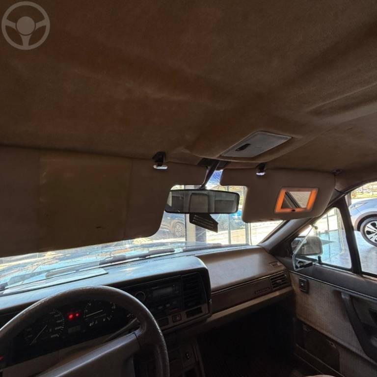 VOLKSWAGEN - SANTANA 2.0 GLS 8V 2P MANUAL - 1988/1989 - MARROM - R$ 45.900,00