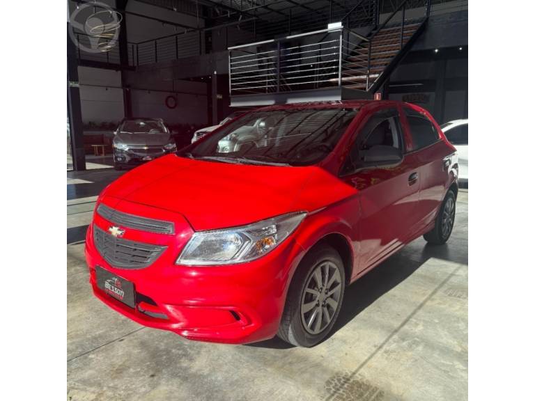 CHEVROLET - ONIX 1.0 MPFI LS 8V FLEX 4P MANUAL - 2015/2016 - VERMELHA - R$ 49.900,00