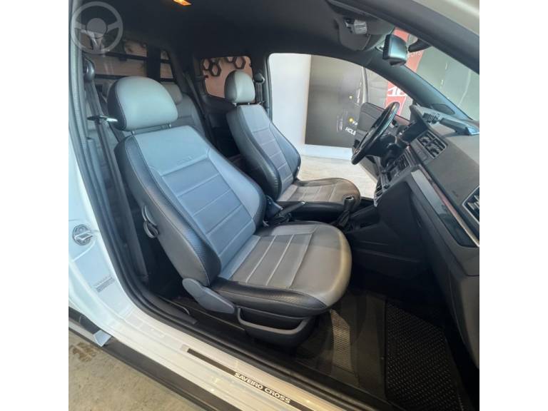VOLKSWAGEN - SAVEIRO 1.6 CROSS CD 16V FLEX 2P MANUAL - 2017/2018 - BRANCA - R$ 86.900,00