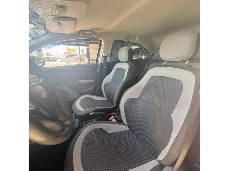 CHEVROLET - ONIX 1.0 MPFI LS 8V FLEX 4P MANUAL - 2015/2016 - VERMELHA - R$ 49.900,00