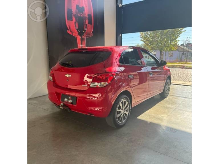 CHEVROLET - ONIX 1.0 MPFI LS 8V FLEX 4P MANUAL - 2015/2016 - VERMELHA - R$ 49.900,00