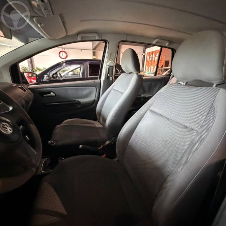 VOLKSWAGEN - FOX 1.0 MI 8V FLEX 4P MANUAL - 2011/2012 - PRETA - R$ 29.900,00