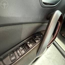 FIAT - TORO 1.8 16V EVO FLEX FREEDOM AUTOMÁTICO - 2018/2019 - BRANCA - R$ 95.900,00