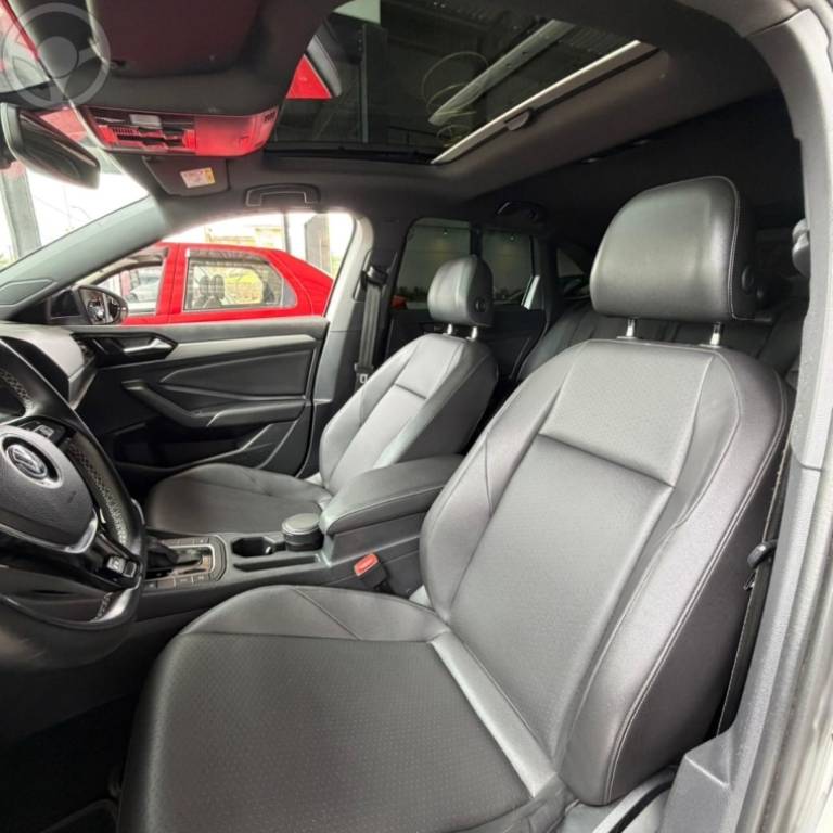 VOLKSWAGEN - JETTA 1.4 R-LINE 250 16V TSI FLEX 4P AUTOMÁTICO - 2020/2020 - PRATA - R$ 125.900,00