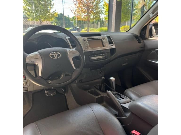 TOYOTA - HILUX 2.7 SRV 4X4 CD 16V FLEX 4P AUTOMÁTICO - 2014/2014 - PRATA - R$ 125.000,00