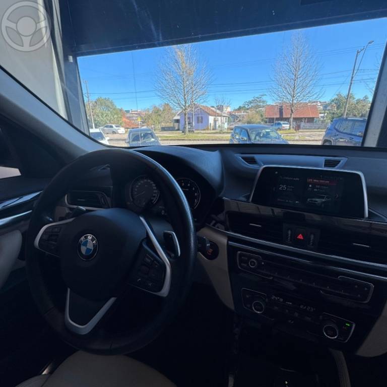 BMW - X1 2.0 16V TURBO ACTIVEFLEX SDRIVE20I X-LINE 4P AUTOMÁTICO - 2019/2019 - PRETA - R$ 137.900,00