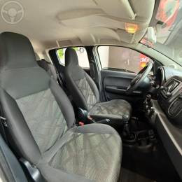 FIAT - MOBI 1.0 8V EVO FLEX LIKE. MANUAL - 2019/2020 - BRANCA - R$ 51.900,00