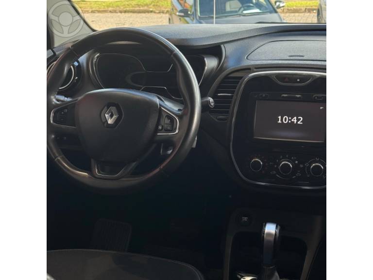 RENAULT - CAPTUR 1.6 16V FLEX ZEN AUTOMÁTICO - 2017/2018 - PRATA - R$ 79.900,00