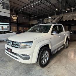 VOLKSWAGEN - AMAROK 3.0 V6 TDI HIGHLINE CD DIESEL 4MOTION AUTOMÁTICO - 2018/2019 - BRANCA - R$ 156.900,00