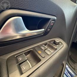 VOLKSWAGEN - AMAROK 3.0 V6 EXTREME CD DIESEL 4X4 AT 4P AUTOMÁTICO - 2023/2024 - AZUL - R$ 268.900,00