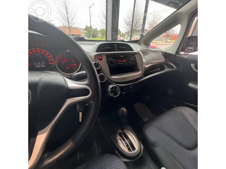 HONDA - FIT 1.4 LX 16V FLEX 4P AUTOMÁTICO - 2010/2011 - CINZA - R$ 47.900,00