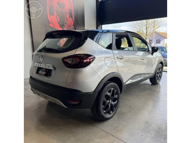 RENAULT - CAPTUR 1.6 16V FLEX ZEN AUTOMÁTICO - 2017/2018 - PRATA - R$ 79.900,00