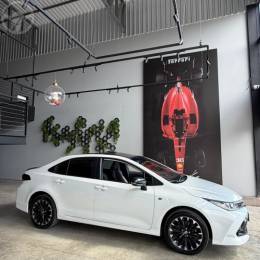 TOYOTA - COROLLA 2.0 GR SPORT 16V FLEX 4P AUTOMÁTICO - 2024/2024 - BRANCA - R$ 172.900,00