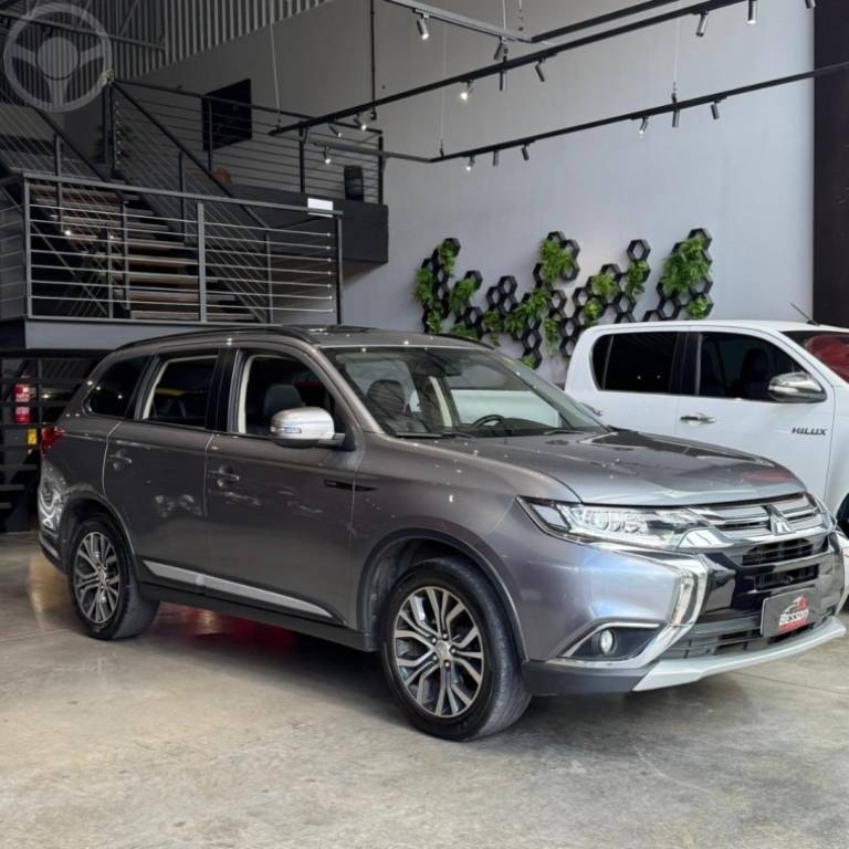MITSUBISHI - OUTLANDER 2.0 16V 4P AUTOMÁTICO - 2015/2016 - CINZA - R$ 91.900,00