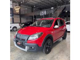 RENAULT - SANDERO 1.6 STEPWAY 16V FLEX 4P MANUAL - 2011/2012 - VERMELHA - R$ 41.900,00