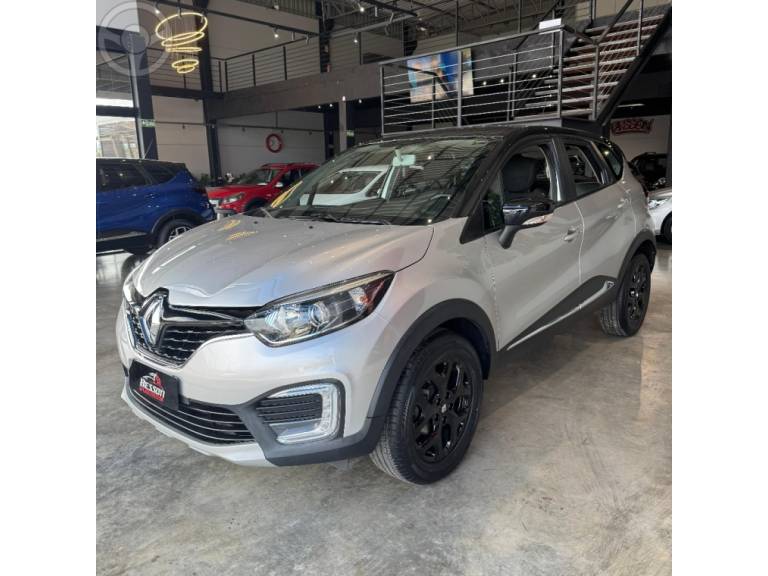 RENAULT - CAPTUR 1.6 16V FLEX ZEN AUTOMÁTICO - 2017/2018 - PRATA - R$ 79.900,00